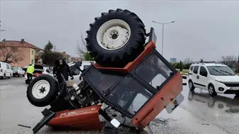 Erzurum’da traktör kazası : Devrileceğini fark edip atladı, römorkun altında kalarak can verdi