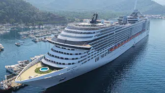 'MSC Divina' kruvaziyeri 4 bin 180 turist ile Marmaris'te