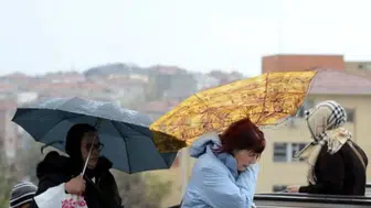 İstanbul Valiliği uyardı : Kuvvetli rüzgar ve fırtına geliyor