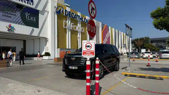AVM'de tepki çeken görüntü : 25 milyon liralık araç ambulans alanına park edildi