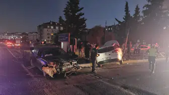 Tekirdağ'da iki araç kafa kafaya çarpıştı : 6 yaralı