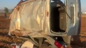 Gaziantep'te ticari araç tarlaya uçtu : 2 kişi yaralandı