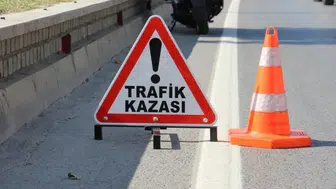 Tekirdağ'da kırmızı ışıkta bekleyen tıra panelvan çarptı : 2 kişi yaralandı