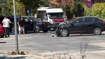 Eskişehir'de 2 araç çarpıştı : Maddi hasar meydana geldi
