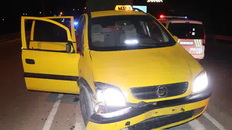 Karaman'da taksi refüje çıktı : 2 kişi yaralandı