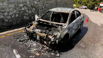 Sinop'ta seyir halindeki otomobil alev alev yandı : Kullanılamaz hale geldi