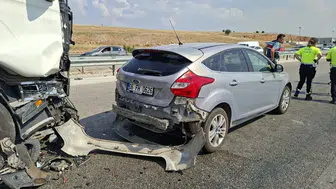 Afyonkarahisar'da 6 araçlı zincirleme kaza : 3'ü çocuk 8 yaralı
