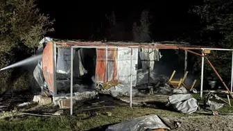 Samsun'da bağ evi olarak kullanılan konteyner alev alev yandı