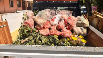 Antalya'da gıda deposunda skandal : 152 kilo et ve 20 bidon turşuya el konuldu