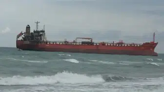 Dron saldırısına uğrayan tanker Samsun'da karaya oturdu