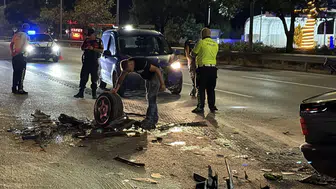 Eskişehir'de otomobil park halindeki tıra çarptı : Sürücü yaralandı