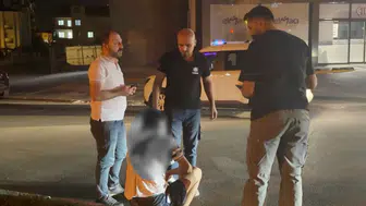 Aksaray'da sokak ortasında bıçaklı kavga : 17 yaşındaki çocuk sırtından bıçaklandı