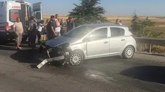 Eskişehir'de feci kaza : Otomobilin lastiği patladı, 3 yaralı