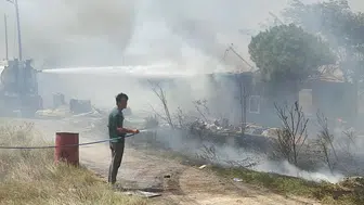 Edirne'de otluk alanda çıkan yangın bir evi küle çevirdi