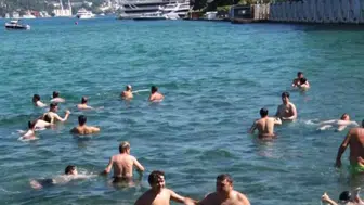 İstanbul'da kavurucu sıcak alarmı ! Vatandaşlar serinlemek için sahillere akın etti