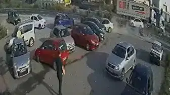 Zonguldak'ta savrulan otomobil, park halindeki 5 araca çarptı : 3 yaralı