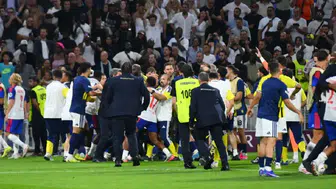 Fenerbahçe - Lyon maçı sonrası saha karıştı!