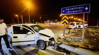 Diyarbakır Bağlar'da otomobiller çarpıştı : Çok sayıda yaralı var