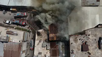 İzmir'de sünger deposunda yangın