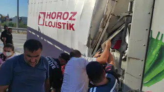 Çorum'da tır ile kamyon çarpıştı