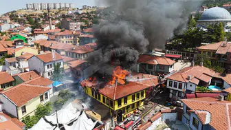 Eskişehir'de tarihi Odunpazarı evinde yangın : 2 kişi dumandan etkilendi