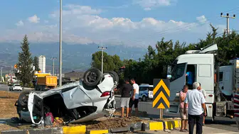 Muğla Seydikemer'de tır ile otomobil çarpıştı : 4 yaralı