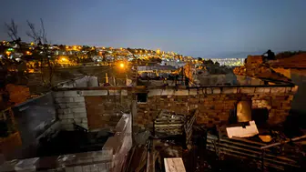 Anneanne ve 4 yaşındaki torunu, alevlerin arasında can verdi