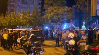 Gaziantep Nizip'te 'dur' ihtarına uymayan sürücü 4 araca çarptı