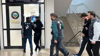 Afyonkarahisar'da sahte hisse senedi reklamıyla 3,7 milyon liralık dolandırıcılığa 3 tutuklama