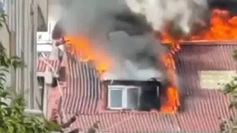 Bayrampaşa'da apartmanın çatı katında çıkan yangın söndürüldü