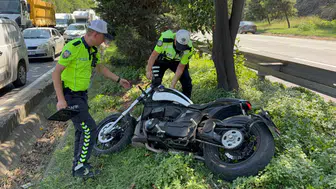 Motosiklet kamyona çarptı : 2 kişi yaralandı