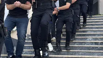 Arnavutköy'de iş yeri sahibinden para istediler, aracı ateşe verdiler