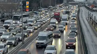 İstanbul'da uyum haftası başladı, trafik kilitlendi