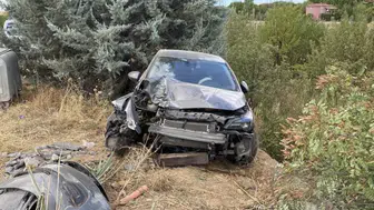 Elazığ’da otomobil ağaca çarptı : 4 kişi yaralandı