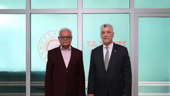 Bakan Bolat, görev süresi dolan Pakistan Büyükelçisi Junaid ile görüştü