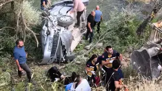 Tunceli'de ticari araç, Pülümür Çayı kenarına devrildi : 5 yaralı