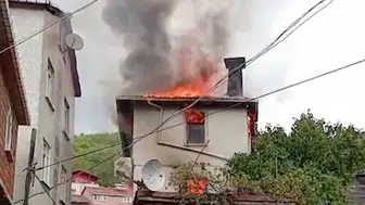 Kastamonu Cide'de iki katlı evde yangın çıktı
