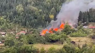 Kastamonu'da bir evde çıkan yangın 3 eve daha sıçradı