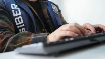 Didim'de kendilerini polis ve savcı olarak tanıtan 3 dolandırıcı yakalandı