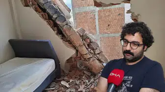 Yıkım sırasında bitişikteki apartmanın duvarı çöktü