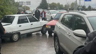 Bursa'da 3 araçlı zincirleme kaza : 2 yaralı