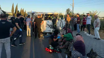 Aydın'da beton mikseri 2 servis aracına çarptı : 10 yaralı