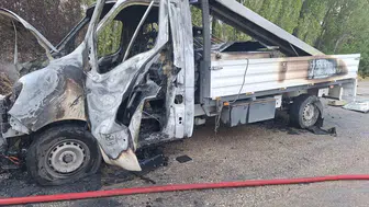 Afyonkarahisar’da seyir halindeki kamyonet alevlere teslim oldu