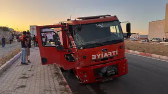 Uşak'ta itfaiye aracı ile kamyon çarpıştı : 1 ölü, 2 yaralı
