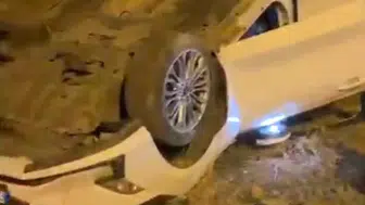 Diyarbakır Sur'da trafik kazası : Otomobil takla attı, sürücü yaralandı