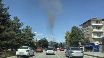 Erzurum'da inşaat şantiyesinde çıkan hortum araç kamerasında