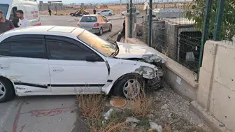 Karaman’da kavşakta iki otomobil çarpıştı : 3 kişi yaralandı
