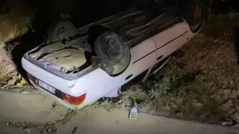 Mersin'de kaza yapan otomobil ters döndü