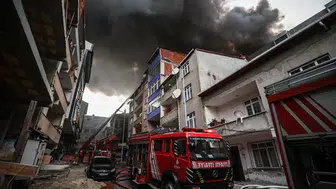 Adana'da hal kompleksinde yangın paniği : Alevler depoya ve ağaçlara sıçradı