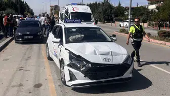 14 yaşındaki ehliyetsiz sürücü sınav aracıyla çarpıştı